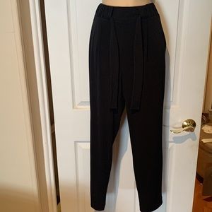 NWT Express Mid Rise Ankle Pant size Small in Black